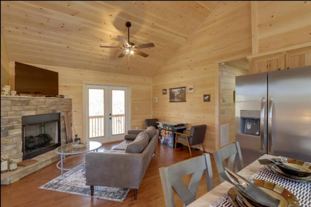 New Serene, Fun & Comfy Cabin- Covered Deck, Grill, Arcade マーフィ エクステリア 写真