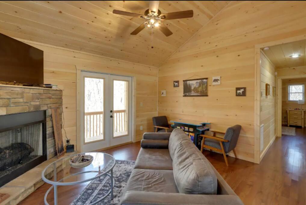 New Serene, Fun & Comfy Cabin- Covered Deck, Grill, Arcade マーフィ エクステリア 写真
