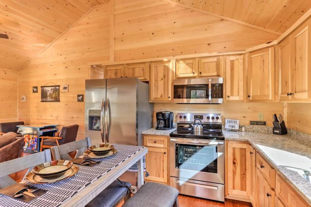 New Serene, Fun & Comfy Cabin- Covered Deck, Grill, Arcade マーフィ エクステリア 写真