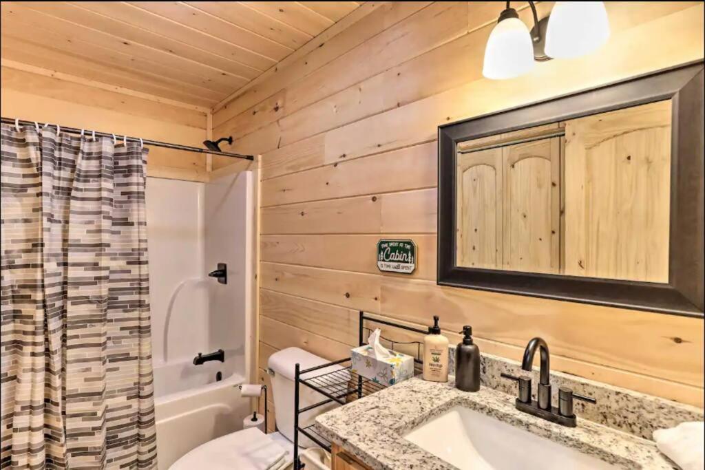 New Serene, Fun & Comfy Cabin- Covered Deck, Grill, Arcade マーフィ エクステリア 写真