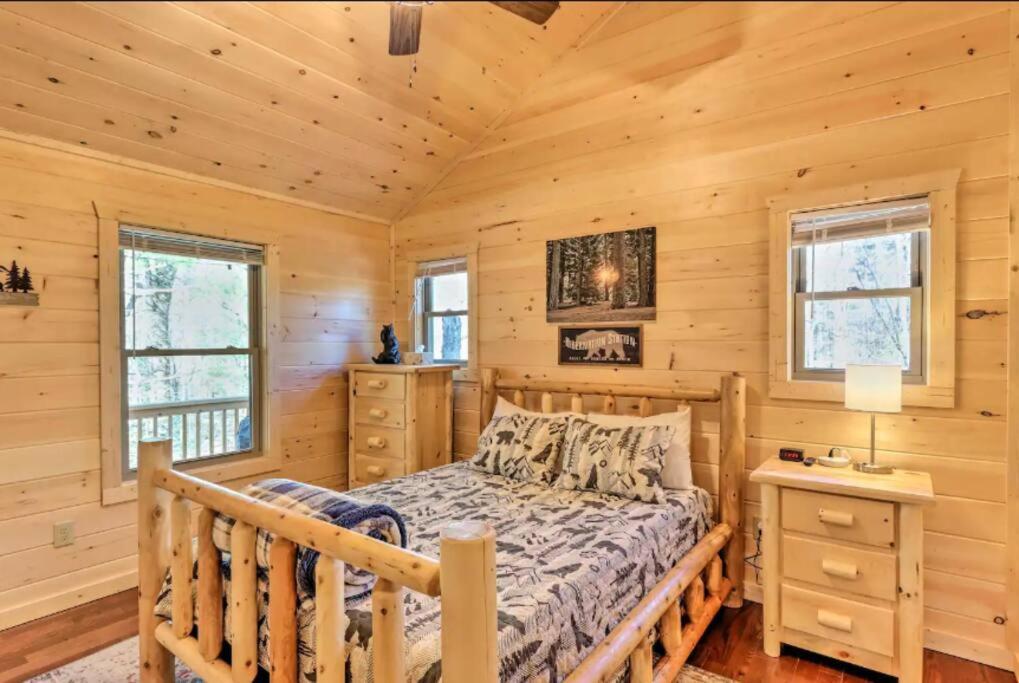 New Serene, Fun & Comfy Cabin- Covered Deck, Grill, Arcade マーフィ エクステリア 写真