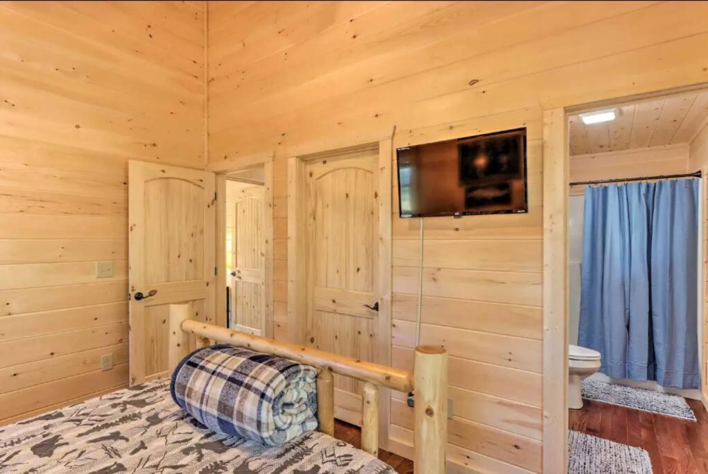 New Serene, Fun & Comfy Cabin- Covered Deck, Grill, Arcade マーフィ エクステリア 写真