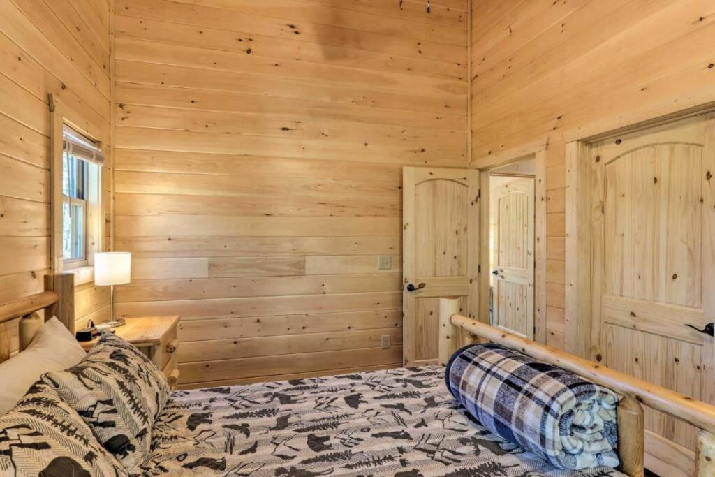 New Serene, Fun & Comfy Cabin- Covered Deck, Grill, Arcade マーフィ エクステリア 写真