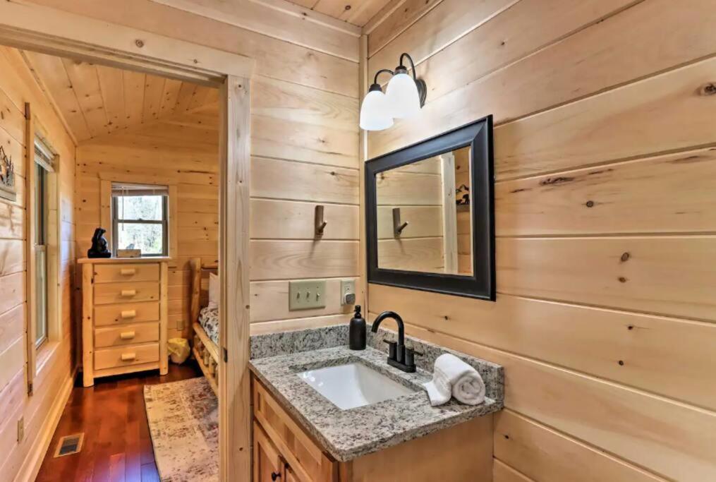 New Serene, Fun & Comfy Cabin- Covered Deck, Grill, Arcade マーフィ エクステリア 写真
